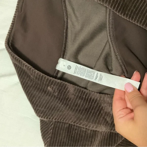 Lululemon Scuba MR Mini Skirt ESPR Espresso Brown Velvet Corduroy Women's Size 8 - Picture 4 of 6
